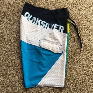 Quiksilver Men’s Bathing Suit/Board-shorts, Navy Cyan Blues/Green/White, 28